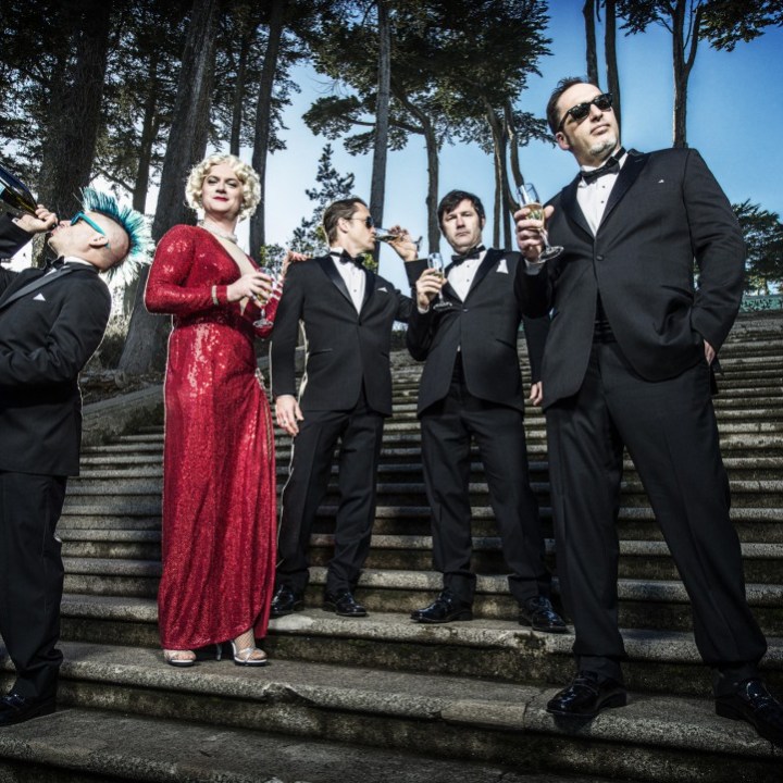 0:04 / 3:04 8% Me First And The Gimme Gimmes - City Of New Orleans