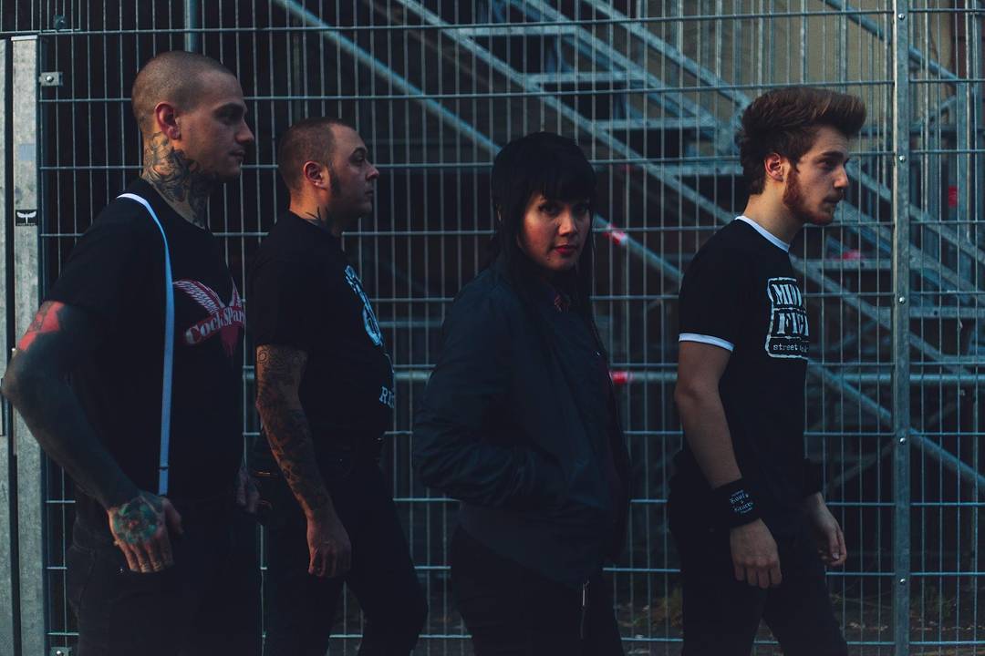 Jenny Woo's Holy Flame: "Hold On" videoclip