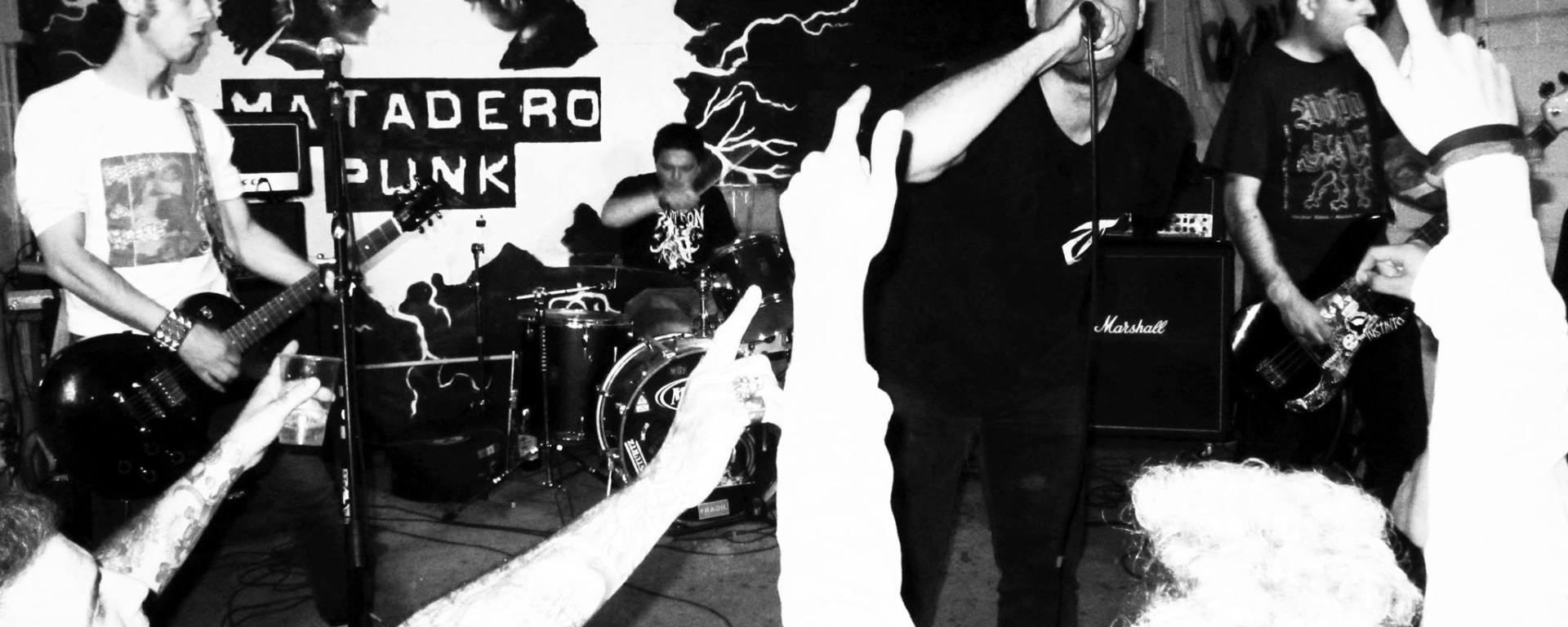 Eskupe: Punk desde Barcelona. Próximo disco: Alien Nación (2018)