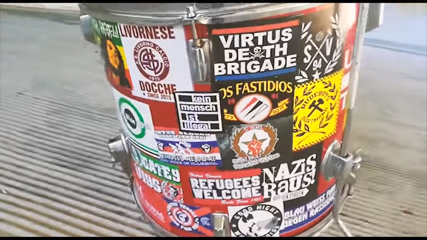 Los Fastidios: "Reds in the Blue" videoclip