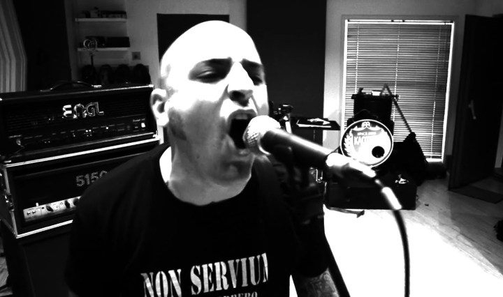 Videoclip del tema "IRA Y RUIDO" incluido en el primer EP de la bandatitulado "Que corra la sangre", publicado el 30 de noviembre de 2018.