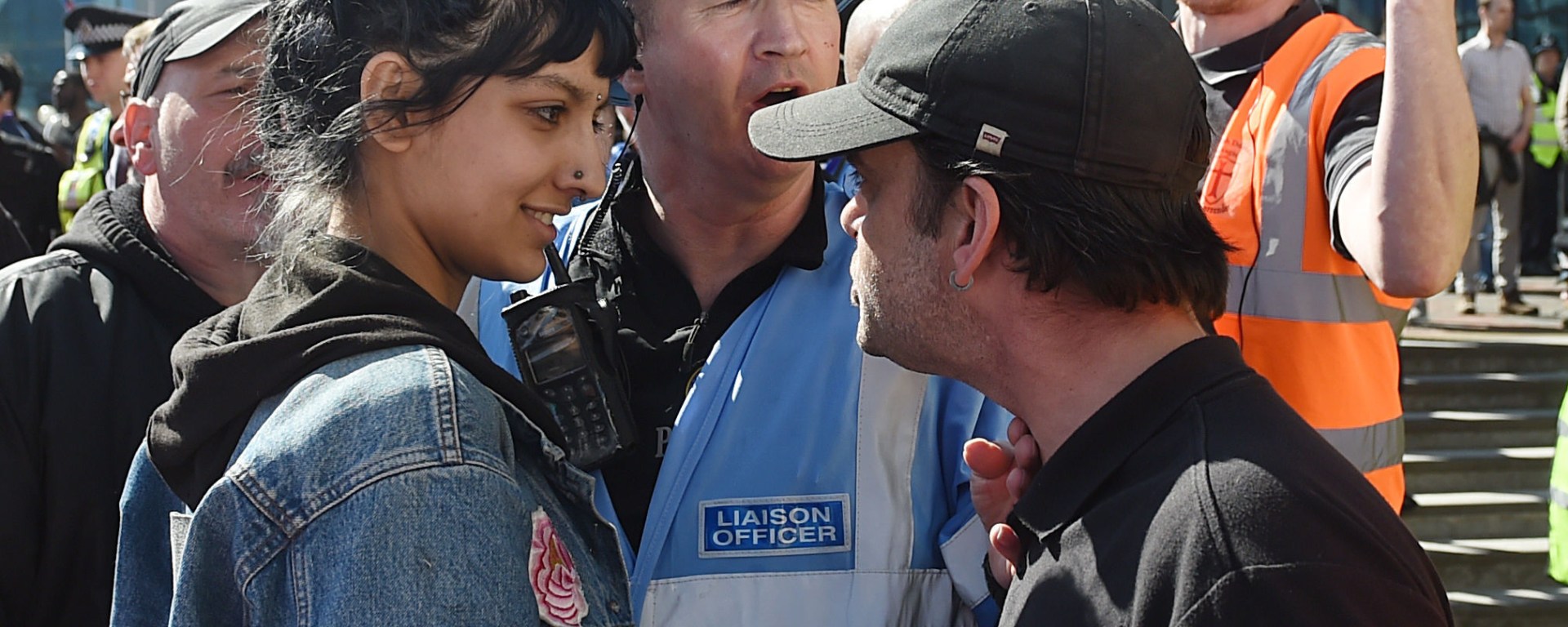 Saffiyah Khan contra Ian Crossland (EDL)
