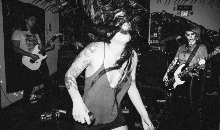 Khiss: Hardcore Punk band from Oakland (California). 2 songs of their first album: 'Bezoar' (La vida es un mus, 2019) Photo by Matthew Kadi