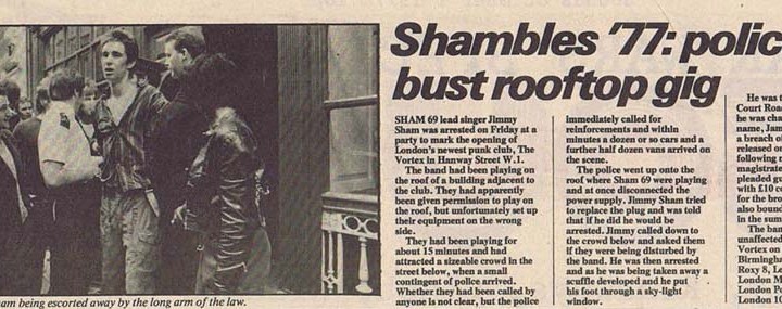 Recorte de la prensa haciéndose eco de la detención de Jimmy Pursey tras su concierto en la tienda de The Vortex