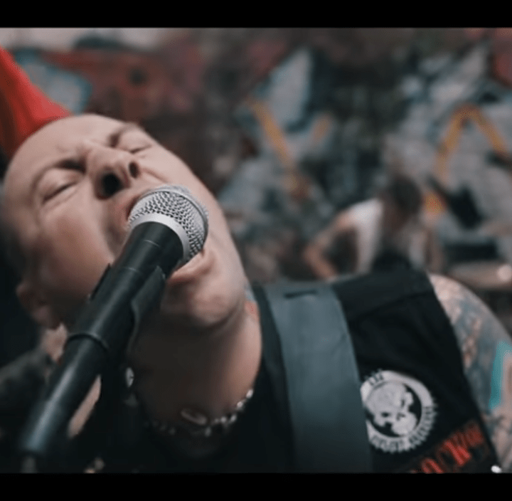 Topnovil: Videoclip de "Nadie", canción incluida en 'Out of Order' [Contra, 2018]