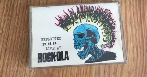 Cinta pirata con uno de los conciertos que Exploited ofrecieron en la Sala Rockola de Madrid en mayo de 1984 | Cortesía de Salvador Domínguez