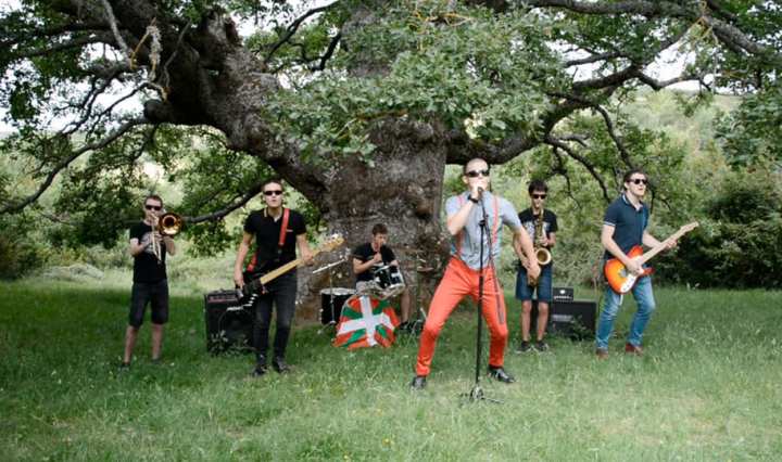 "Pausoak Aurrera", nueva canción y videoclip de Galtzagorriak
