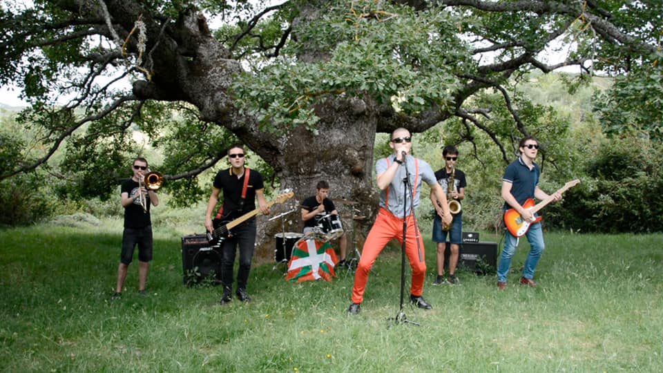 "Pausoak Aurrera", nueva canción y videoclip de Galtzagorriak