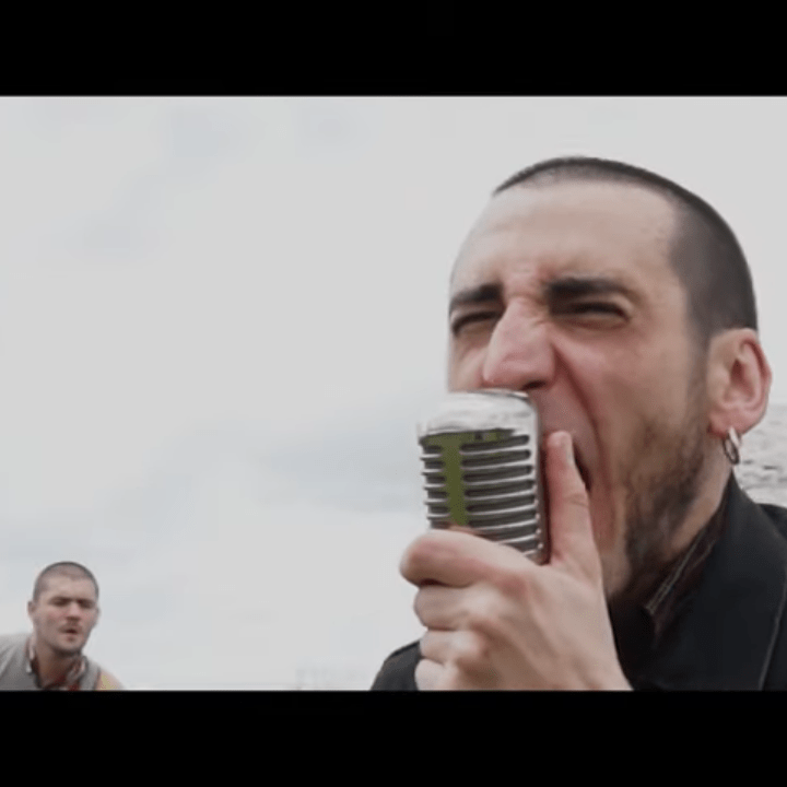 Vídeo de "Agur eta Ohore" de Kaleko Urdangak, canción correspondiente a su split junto a Vis Vires (2019)