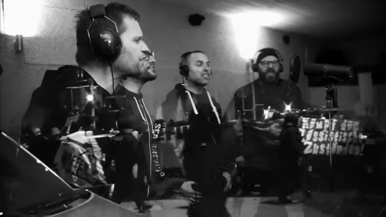 Popperkolpper: Wir Sind Mehr, vídeo con las colaboraciones de miembros de Alarmsignal, Fahnenflucht, Missstand