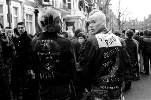 Punks en el Memorial a Sid Vicious en 1979 en Londres