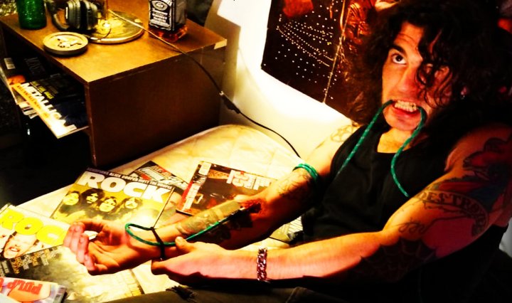 Portada de 'Adictos al Rock'n'Roll' de Enfermería de Difuntos (2020)