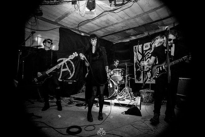 Vampiro: grupo dark punk & post-punk de Granada con gente de La URRS, Culebra, Error de Paralaje y 