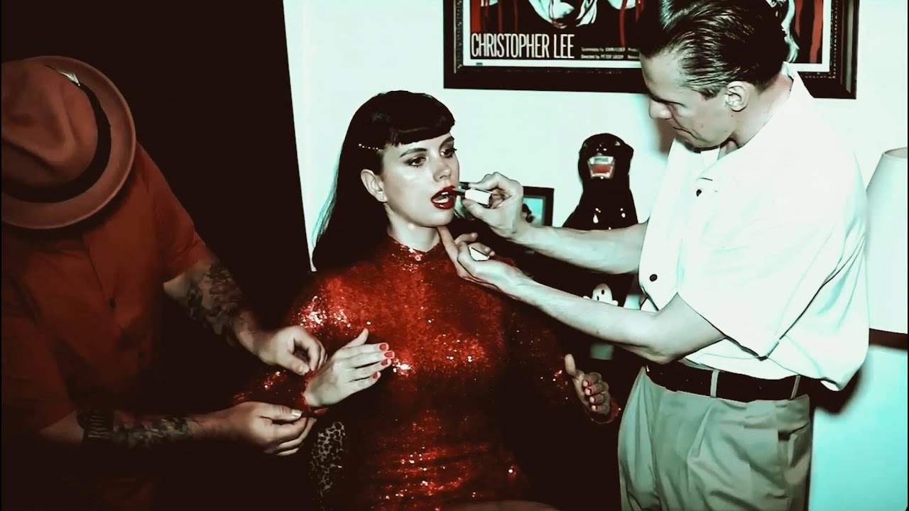 Vídeo de la canción "Electric Zombirella" de Messer Chups, de su EP 'New Wave Or Surf Wave' (2020)