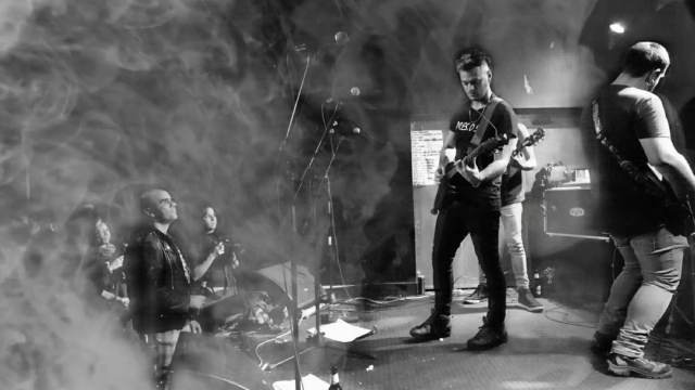 Vídeo con letra de "¿Dónde estás?" de Akritud