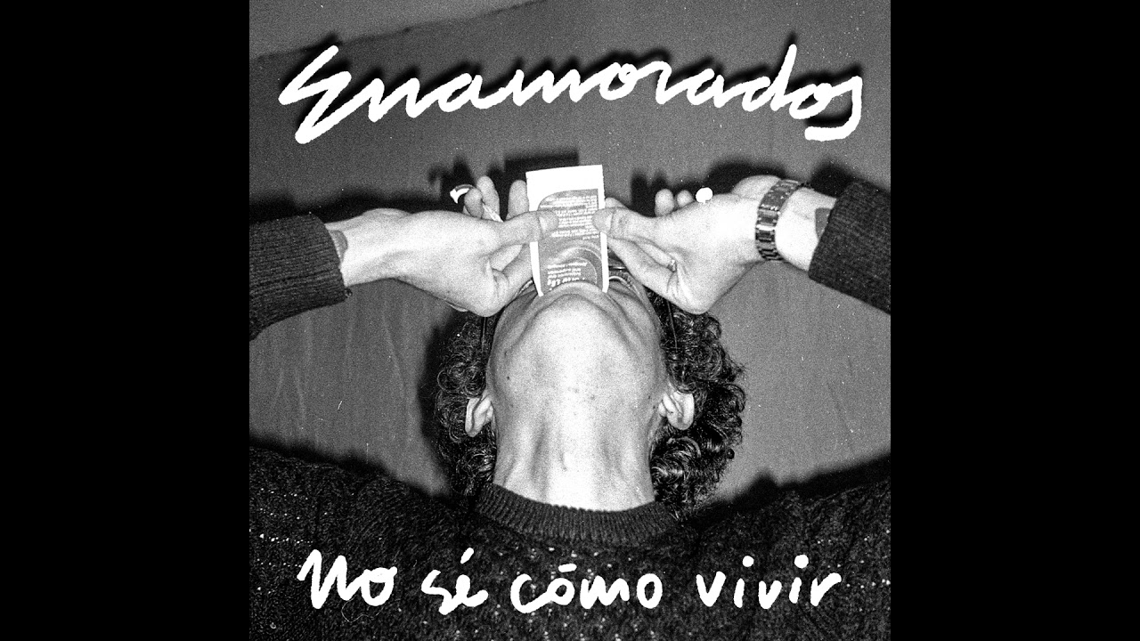 Hace unas semanas pudimos disfrutar de una nueva canción de Enamorados, titulada "Chupa de Cuero", que sirvió para presentar su próximo disco. A través del canal en YouTube de Hotel Records han vuelto a estrenar otro marchoso single titulado "No sé cómo vivir". 