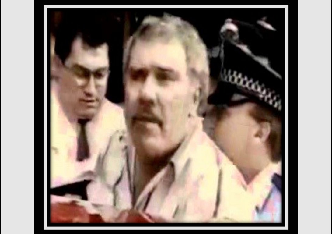 Portada de 'Under The Influence' de The Flying Alexanders, publicado por Weekend Offender Records en febrero de 2021