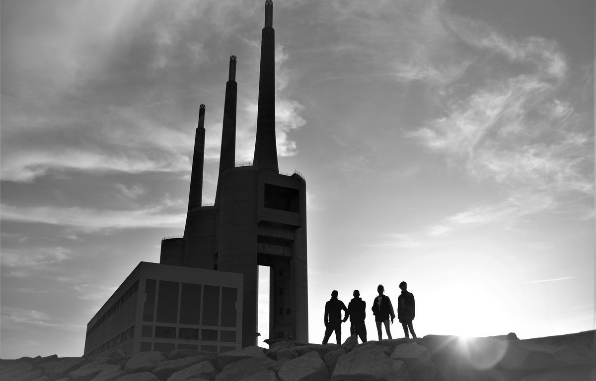 Portada de 'Single' (Abril, 2021) de Revenche (synth-punk desde Bon Pastor, Barcelona)Portada de 'Single' (Abril, 2021) de Revenche (synth-punk desde Bon Pastor, Barcelona)