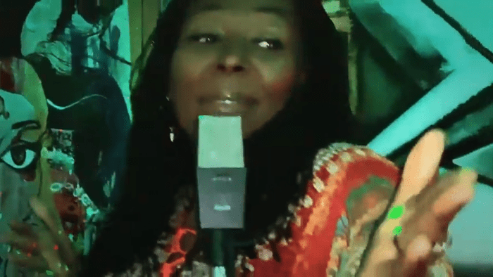 Carroll Thompson estrena videoclip de "Dance With Me"