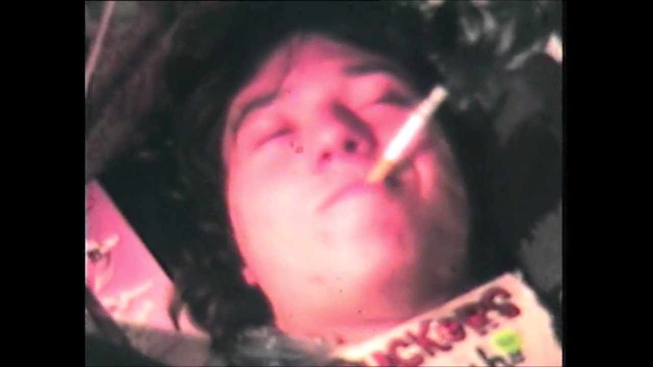 Vídeo de la canción "El coleccionista" de Cromo (2021) con imágenes del corto 'Vida y muerte de un coleccionista de discos'