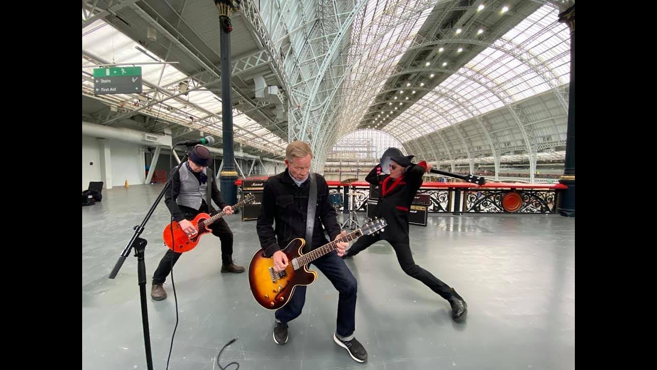 Videoclip de "Spike Me Baby", canción que estará incluida en el disco 'SNAFU' de The Professionals (2021)