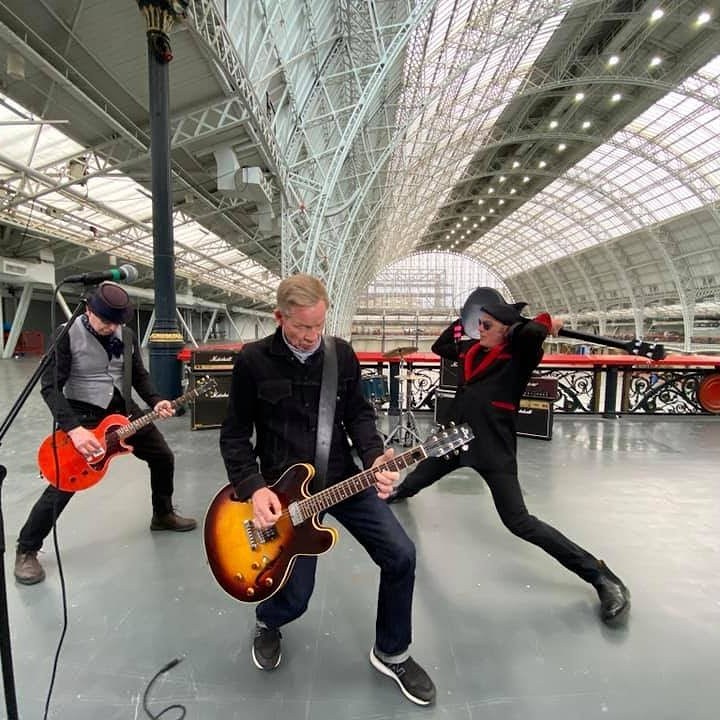 Videoclip de "Spike Me Baby", canción que estará incluida en el disco 'SNAFU' de The Professionals (2021)