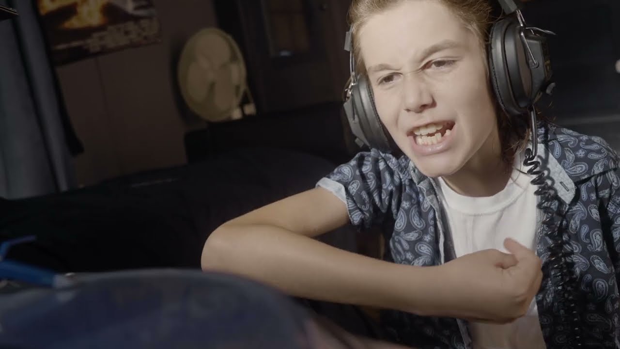 Videoclip de la canción "Good As Gold" de Dropkick Murphys, que está incluida en su disco 'Turn Up That Dial' (2021)Videoclip de la canción "Good As Gold" de Dropkick Murphys, que está incluida en su disco 'Turn Up That Dial' (2021)