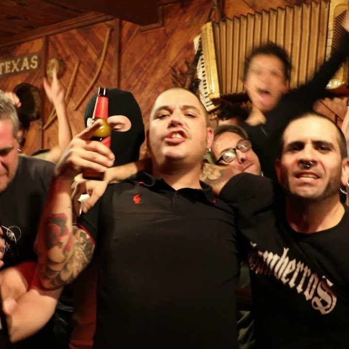 Videoclip de la canción "Seguimos juntos" de Skombro