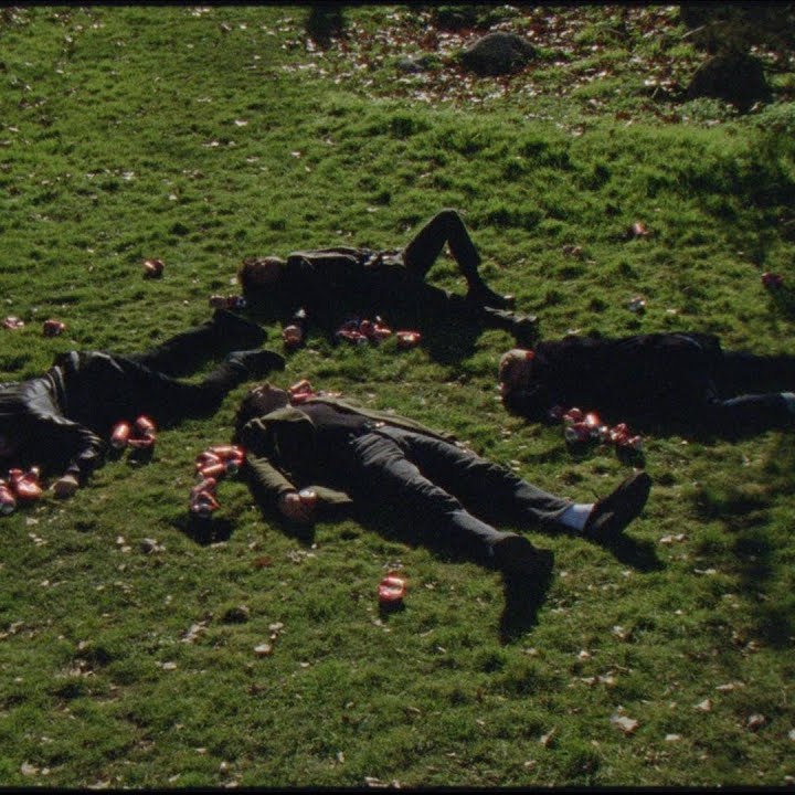 Videoclip de la canción "Domingo especialmente triste" de Biznaga (2022)