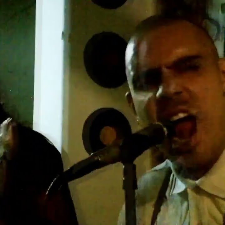 Vídeo de la canción "Traidores" de Mess (2022)Vídeo de la canción "Traidores" de Mess (2022)