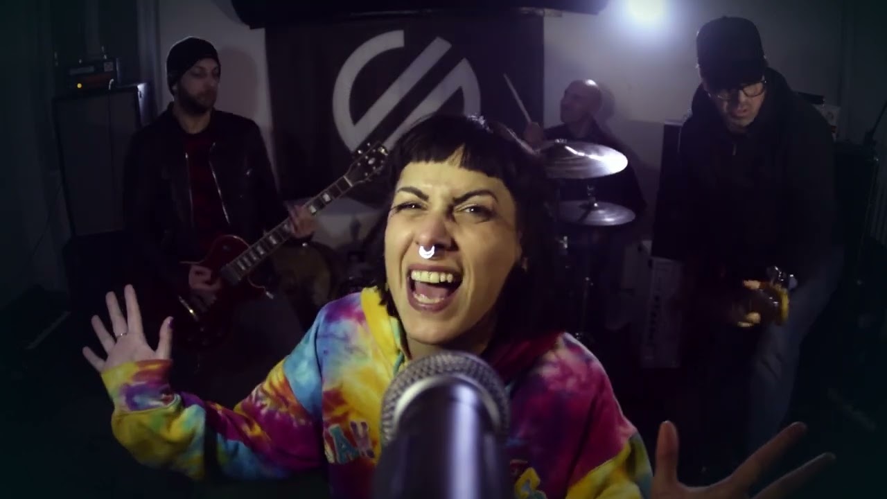 Videoclip de la canción "Pyromaniac" de Svetlanas (2022)