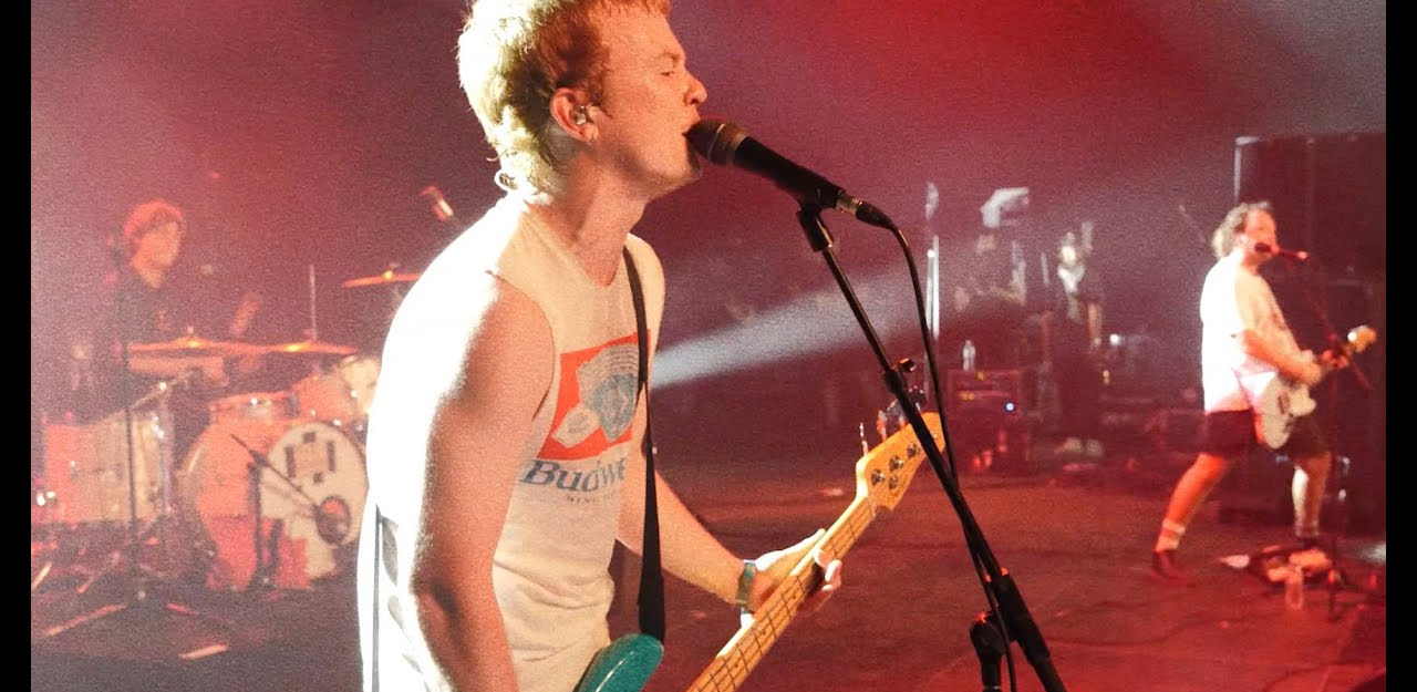 Videoclip de la canción "Out On The Street" de The Chats (2022)