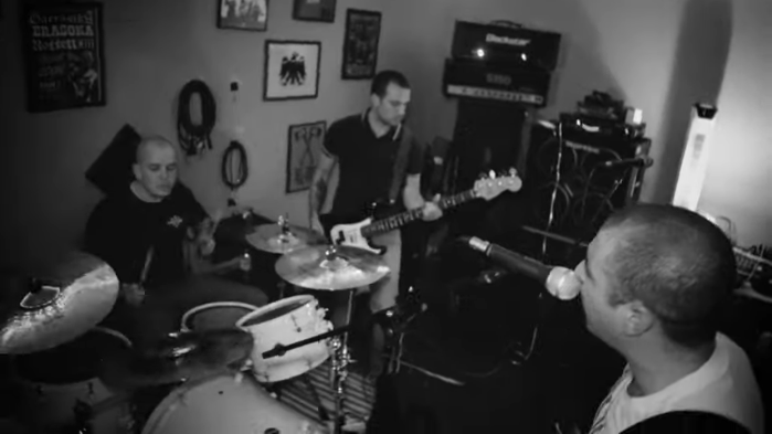 Videoclip de la canción "Zu Gabe", incluida en el disco 'Beltza' (2022) de Aukera Okerra