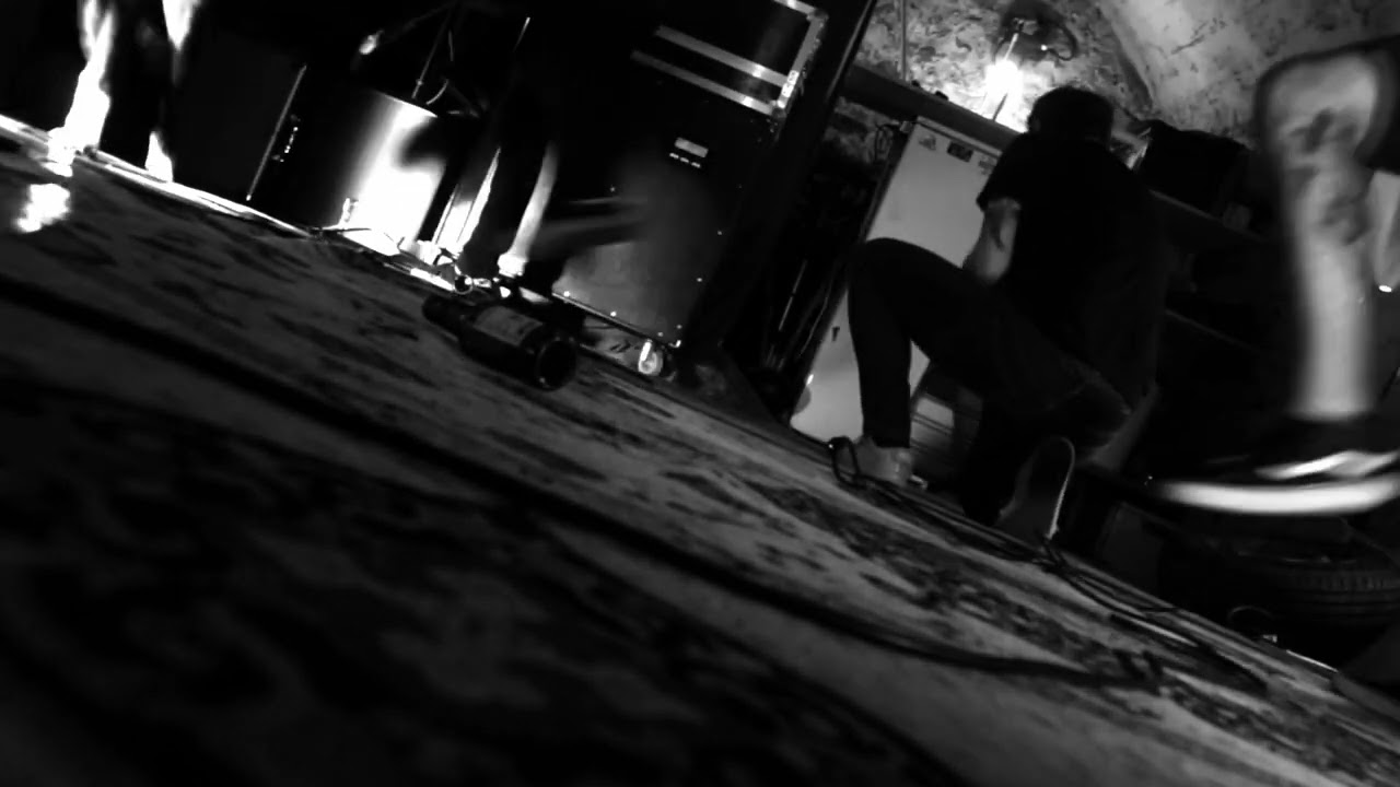 Video de la canción "Portland" de California Dogs, que está incluida en su EP 'Tie and Die' (2022)Video de la canción "Portland" de California Dogs, que está incluida en su EP 'Tie and Die' (2022)