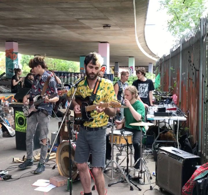 Möney: Post-Punk band from Bristol (UK)