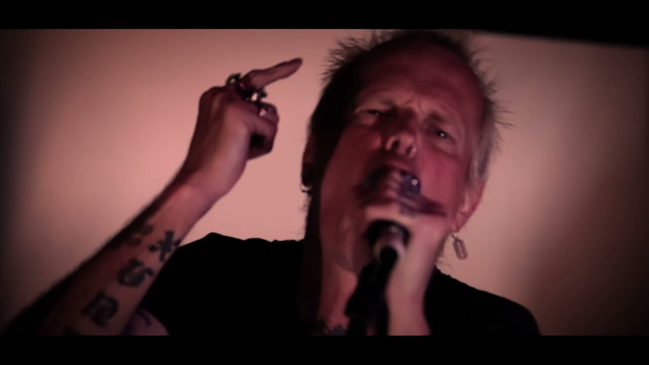 Vídeo de la canción "All The Young Dudes Are Pissed" de Lower Class Brats (2022)