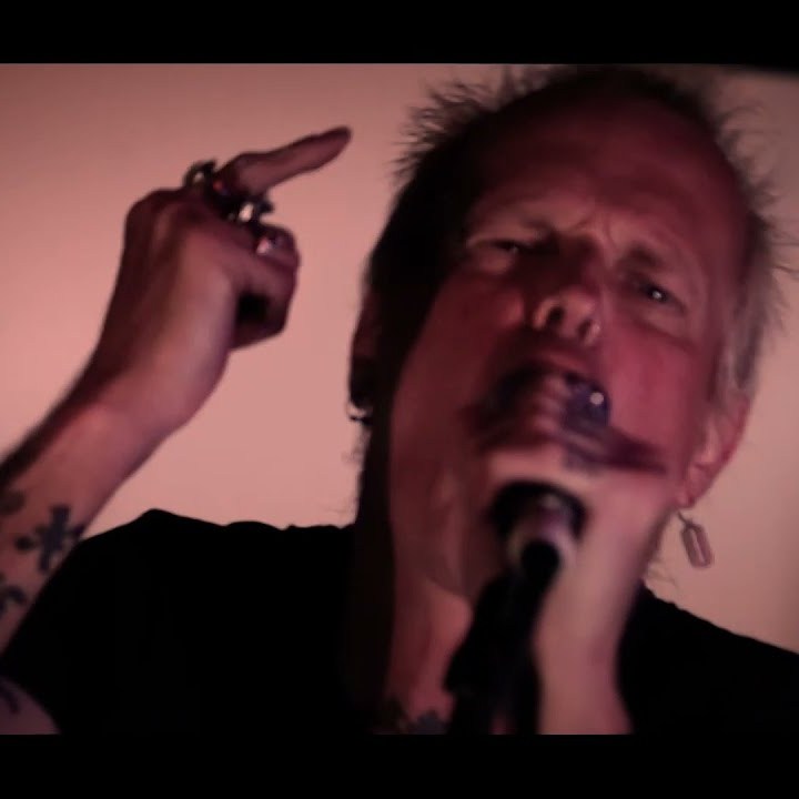 Vídeo de la canción "All The Young Dudes Are Pissed" de Lower Class Brats (2022)