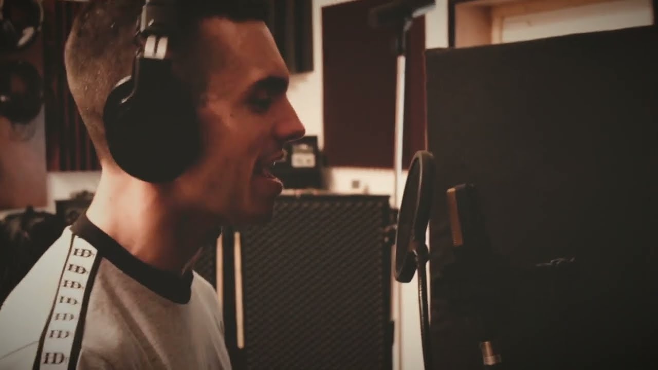 Vídeo de la canción "Johnny Too Bad" de The Slickers pero en versión de Revenja