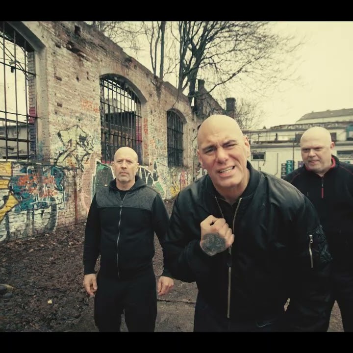 Videoclip de la canción "Comfort Crisi" de The Take, incluida en su EP 'Live For Tonight' (2023)