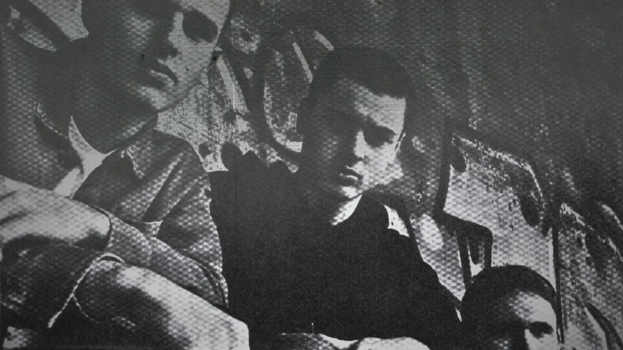 Bellum acaba de detonar la primera carga de su inminente debut discográfico con dos adelantos que no dejan lugar a dudas: "Errautsetatik" y "Gure Gerra" son pura intensidad callejera con pegada emocional y un mensaje afilado. El LP, titulado 'Gure Gerra', verá la luz próximamente de la mano del sello vasco Mendeku Diskak.