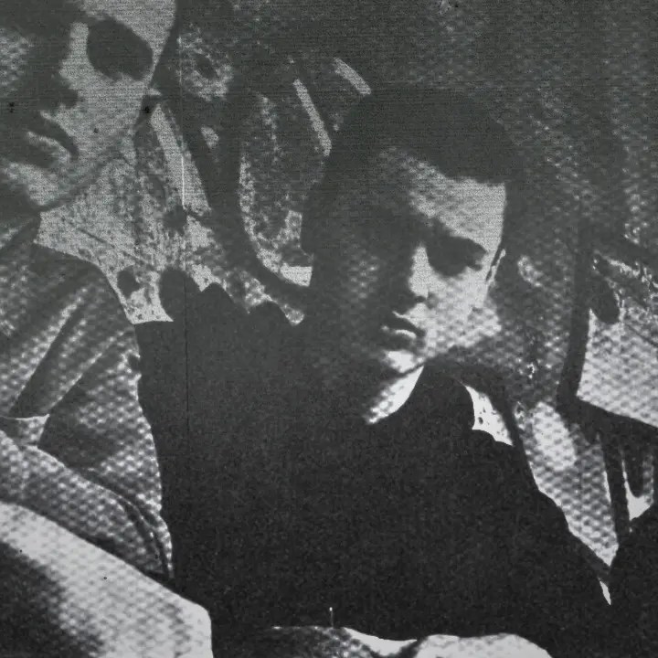 Bellum acaba de detonar la primera carga de su inminente debut discográfico con dos adelantos que no dejan lugar a dudas: "Errautsetatik" y "Gure Gerra" son pura intensidad callejera con pegada emocional y un mensaje afilado. El LP, titulado 'Gure Gerra', verá la luz próximamente de la mano del sello vasco Mendeku Diskak.